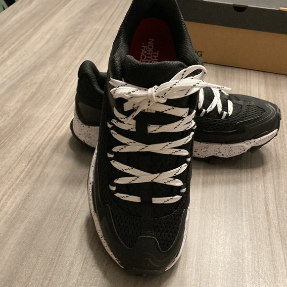 EUC TNF Vectiv Taraval. Size 7.5. - Picture 2 of 9